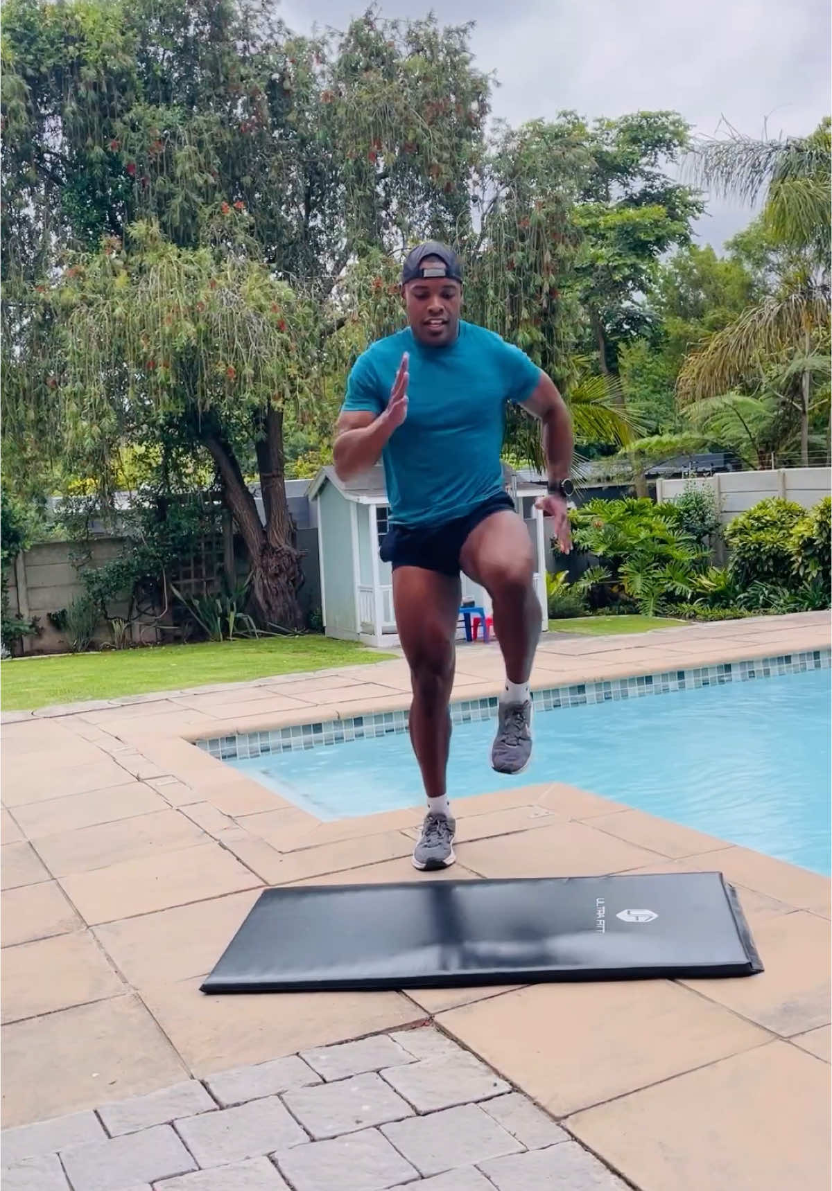 NoTime? NoProblem! This 5-move routine will have you sweating in no time. It’s 40secs ON, 20secs OFF, for 5rounds🔥 An easier version for each exercise is provided to accommodate all fitness levels😉  ✅It’s Fast ✅It’s Efficient ✅It’s ULTRA  Tag a friend who needs a quick but effective workout. #FitnessLifestyle #fitnessjourney #quickworkout #notimenoexcuses #efficienttraining #ultrafitt