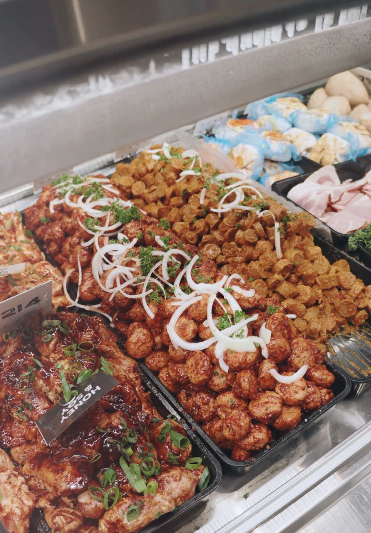 Visit our Maitland location for all of your essentials!  #chopbutchery1 #chopbutchery #sydneybutchers #meatlovers #butcherselection #artisanmeats #qualitycuts #butchershop #maitlandbutcher 