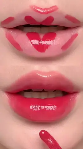 Teknik ombre bibir ini cantik banget, bikin efek bibir segar dan lembap dengan mudah! 🥰✨ #pinkflash #pinkflashbeauty #glossylips #juicylips #transferproofliptint #ombrelips