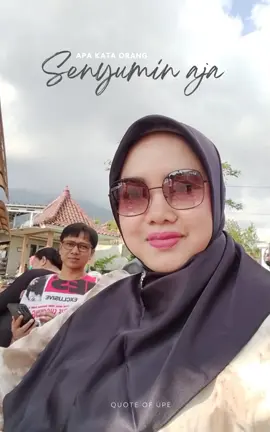 Senyumin aja..! yg penting berusaha baik ma orang, walaupun mereka Meraka ngejas kita kaga baik #gausahrepot