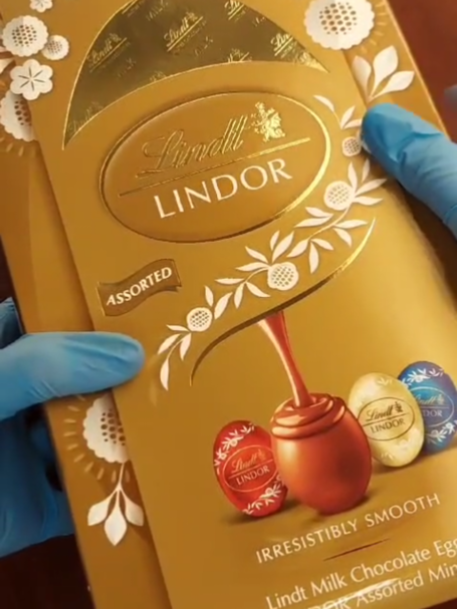 *XXL* Lindt Chocolate Egg!!! 😋🐣 #shorts #fyp #chocolate #lindt #Swiss #expensive #milkchocolate #FoodTok 