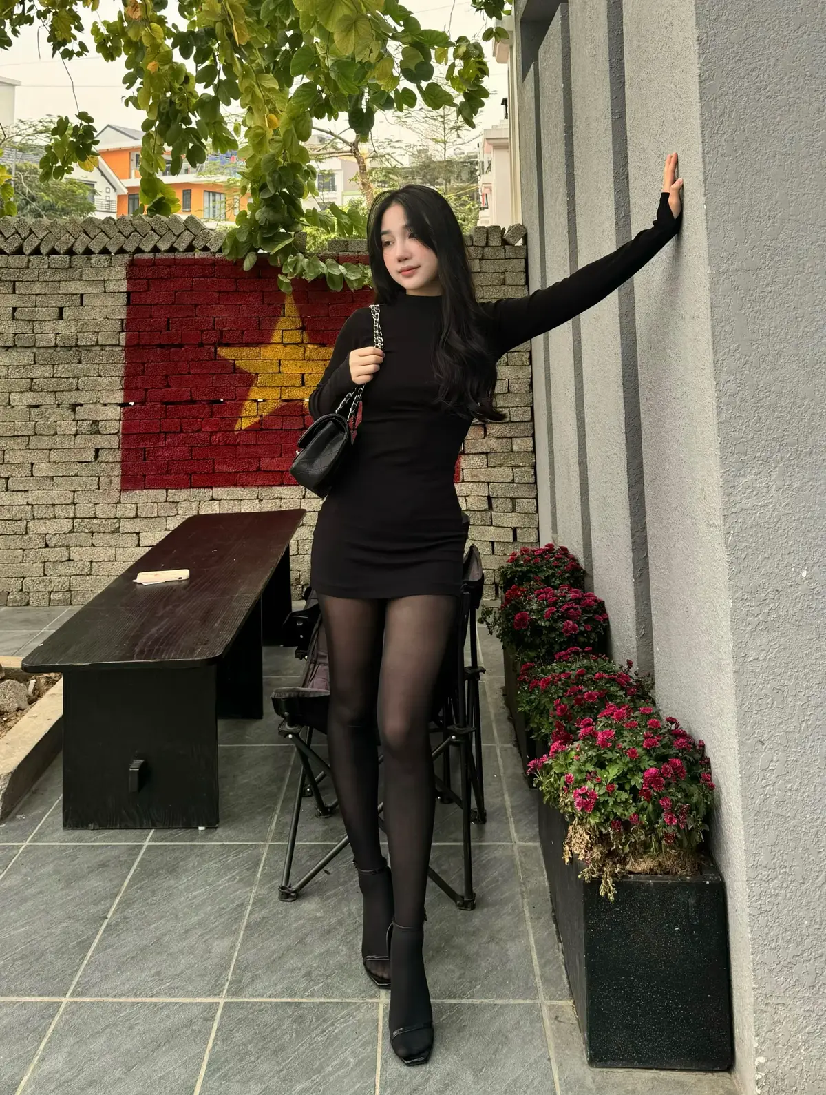 😅 + một máy cô đơn sớm tối