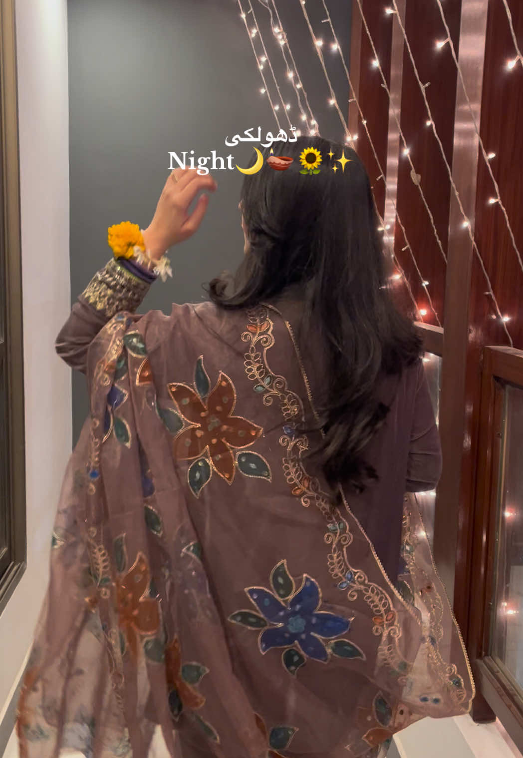 Dholki🪔🫶🏼 #aestheticedits #aesthetic #dholki #mehndi #mehndidance #mehndidesign #mehndilove #dholkinight #fyp #foryoupage #aestheticpictures #aestheticvibes 