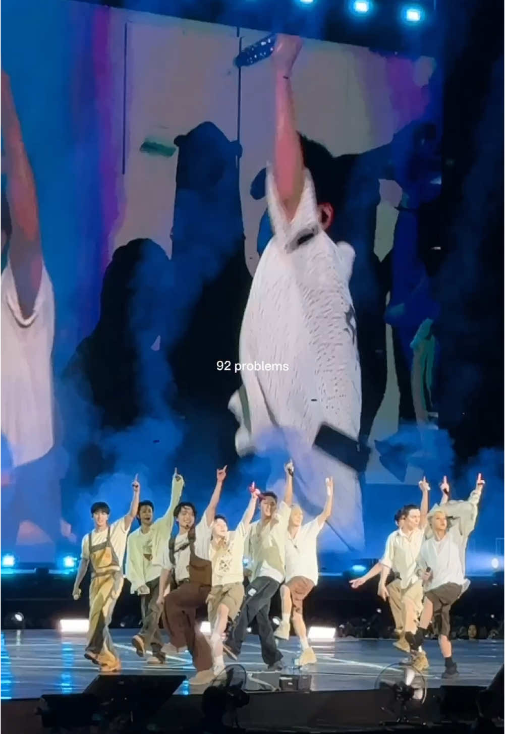 Thank you 17RH 2025!!!! Ngga menyangka akan bertemu kembali setelah 1,5thn vacum aju nice🥲. Terima kasih untuk momen 3jam yg tak akan pernah ku lupakan✨🖤. Gomawoyo Sebongie🫶🏻@SEVENTEEN  #seventeenrighthereworldtour  #17righthere #jakarta 