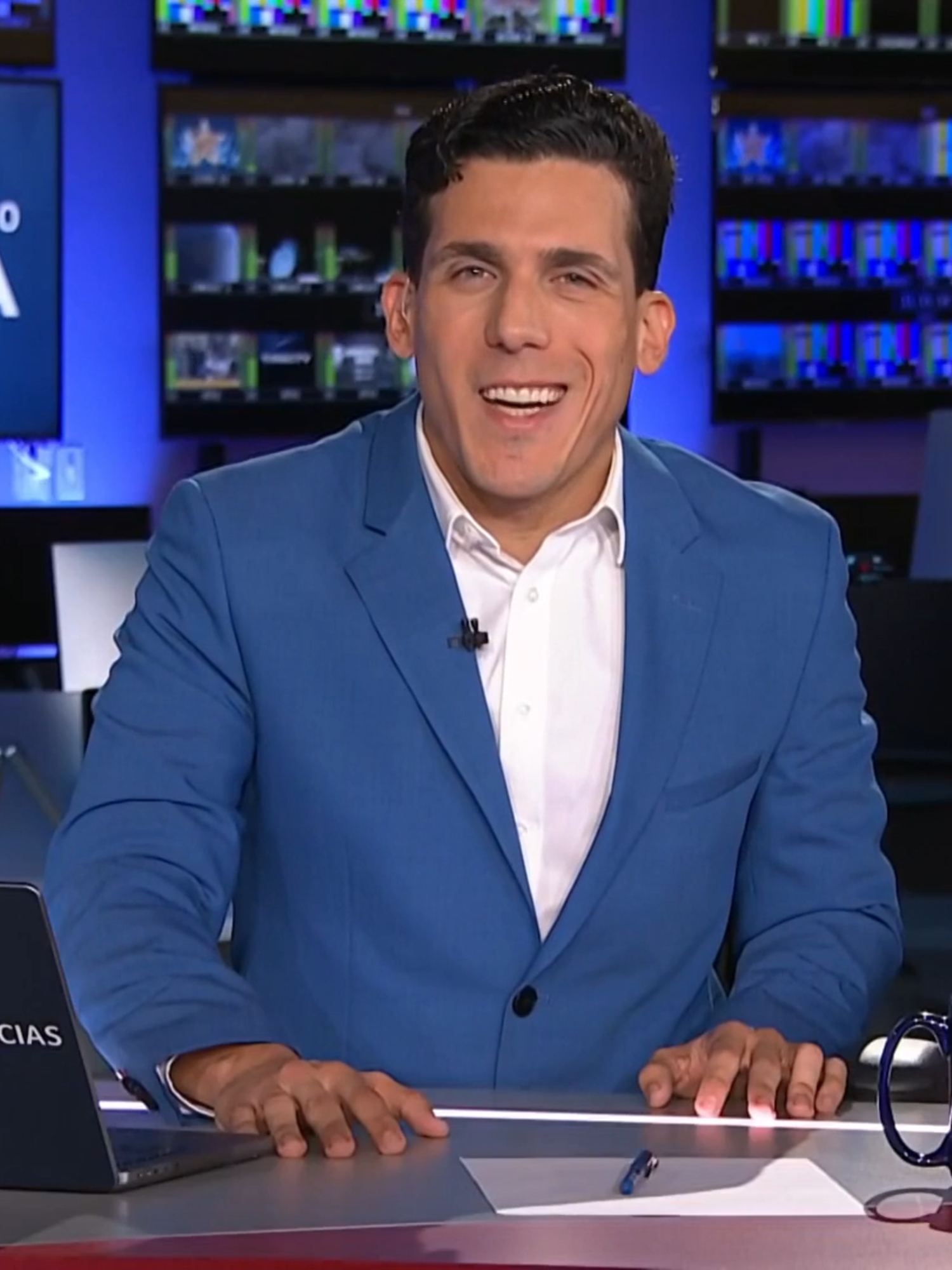 Buenos días, TikTok! 🗞️🌞 Estas son las noticias que debes saber para arrancar tu día informado: 📌El mal tiempo azota el Centro y Noreste del país. 📌Qué se sabe de los aranceles que quiere imponer Trump. 📌Los mejores comerciales del Super Bowl