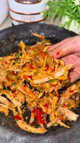 Masakan sederhana✨  Ayam lungsuran (hasil persembahan) plecing sambal korek x sayur plecing sambel sere (sambal terasi)  #masakanbali #masakansimple #masakenak #masakanrumahan 