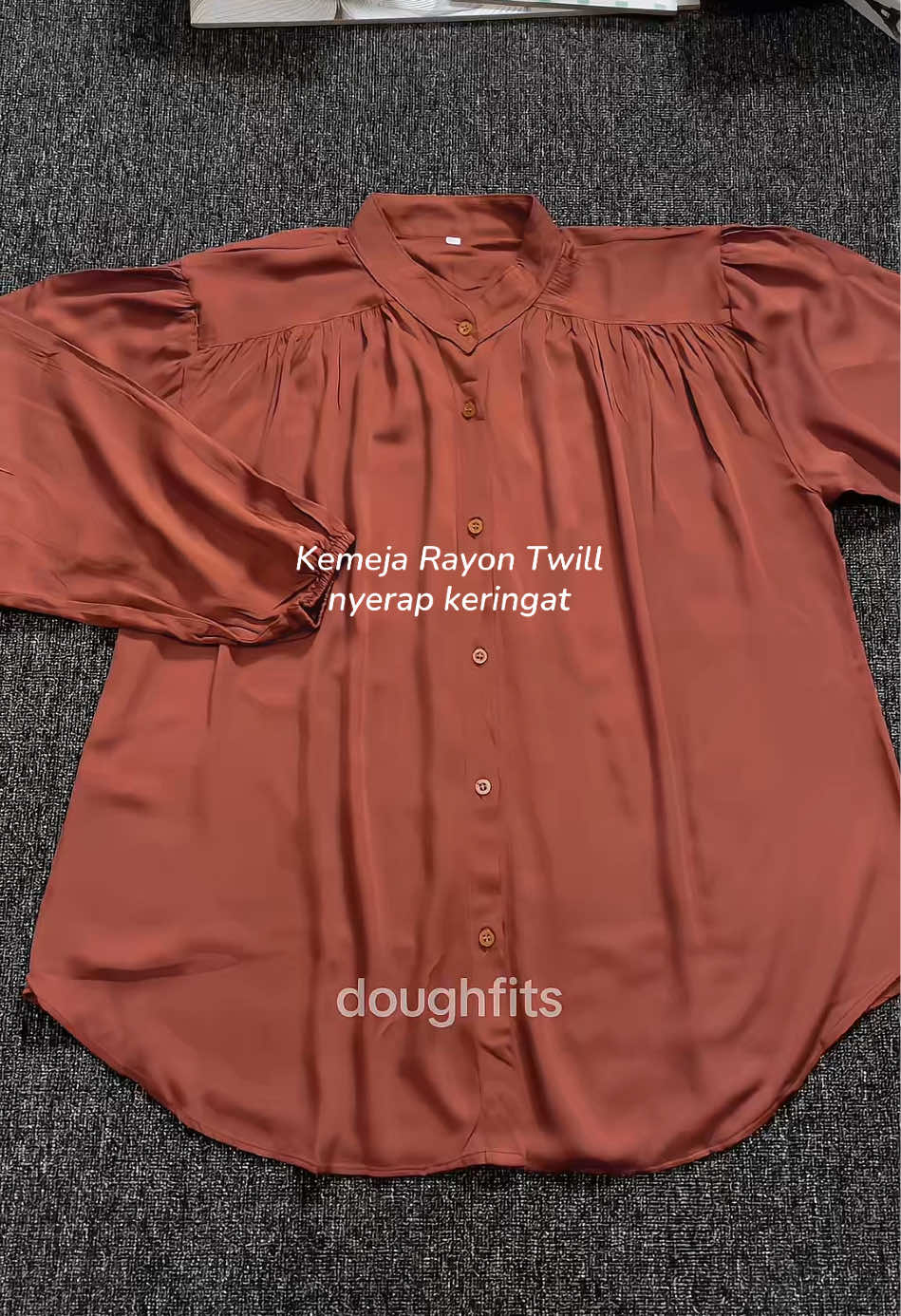 Kemeja rayon twill nyerap keringat adem bgttt!! Bahannya nyaman dipake seharian kerja atau ngampusss #kemejawanita #kemejarayontwill #atasanwanita #kemejablouse #blousewanita #fashiontiktok #outfitideas #ootdideas 