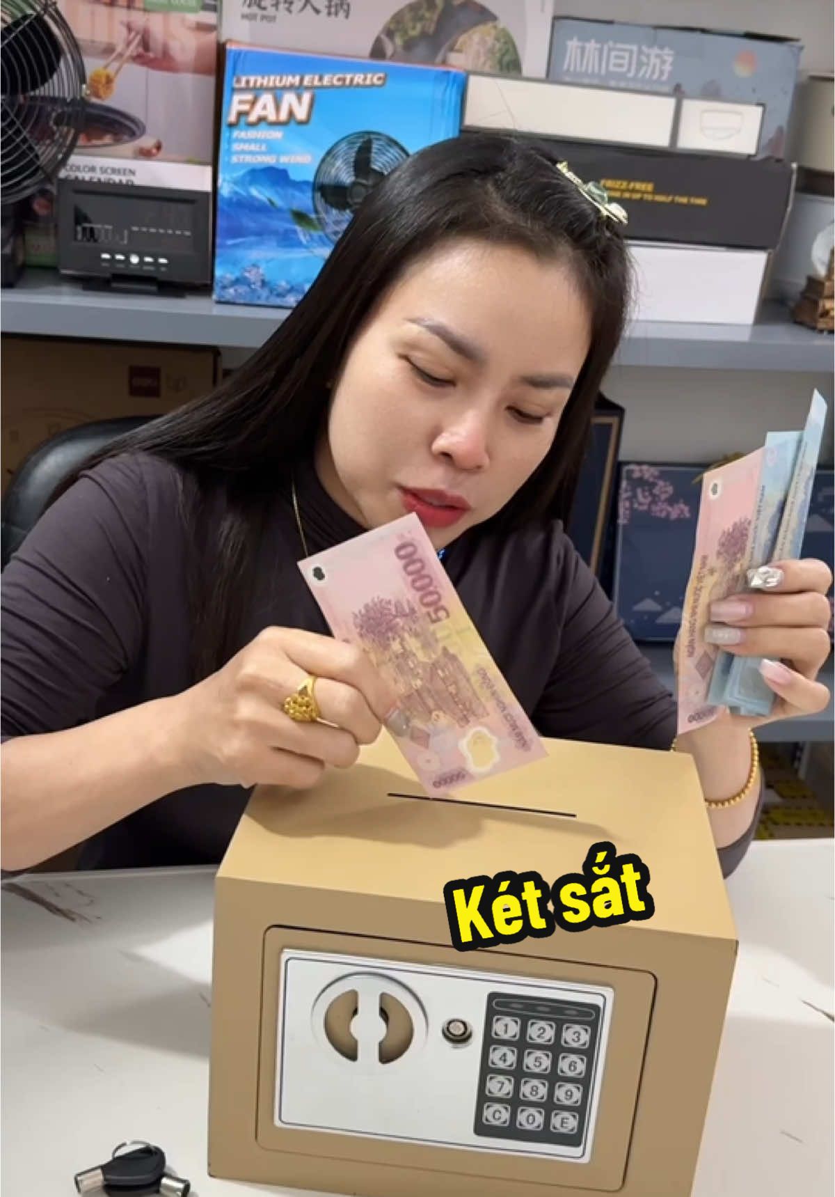 Két sắt tích kiệm tiền mỗi ngày #ketsat #ketsatmini #ketsatdientu #tietkiemtien #hahienhoa1 #xuhuong #thinhhanhtiktok 