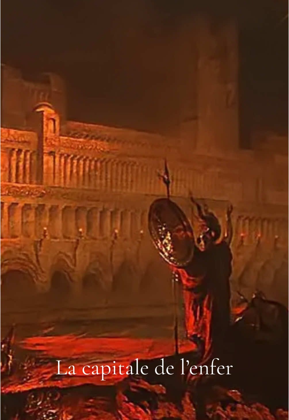 Qui se tient au sommet de l’Enfer ? Inspiré par Le Paradis Perdu de Milton, John Martin nous plonge dans une vision apocalyptique, où Satan contemple son royaume avec une grandeur tragique. Une lumière oppressante, une architecture démesurée… Ici, l’enfer n’est pas un chaos informe, c’est une ville d’une beauté terrifiante, un empire de damnés. 📍 Exposé au Musée du Louvre, Paris. Et oui PLK la posté récemment.#Peinture #plk #Histoire #pandemonium #louvre #painting 