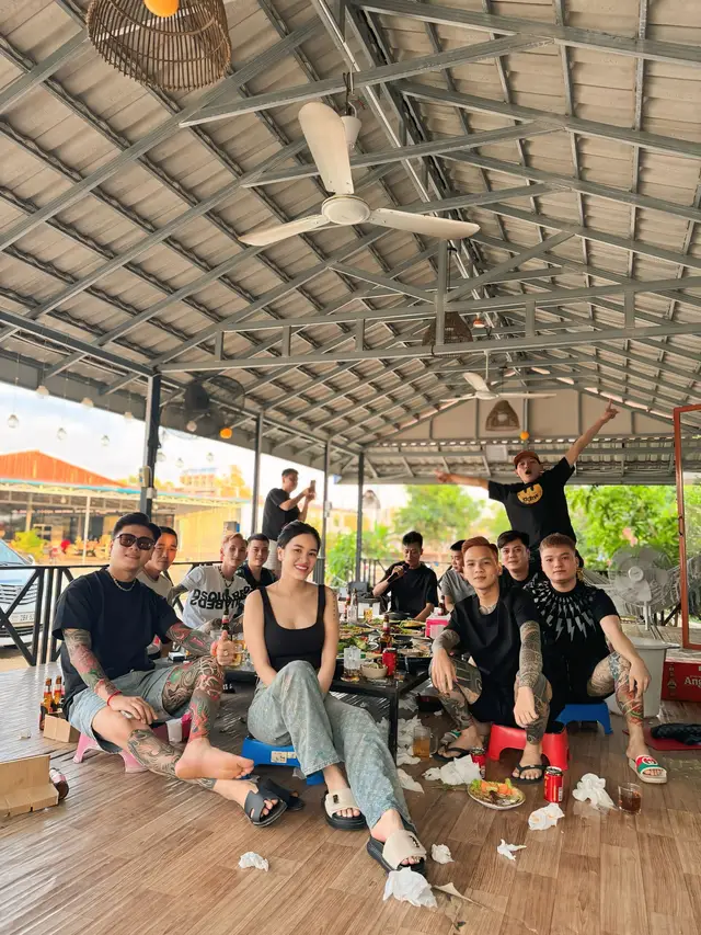 cuộc sống này luôn có luật nhân quả .  Hôm nay bạn làm điều ác , thì ngày mai bạn hoặc gia đình bạn nhận lại gấp 10 lần như thế !   Nên nhớ trời hại mới chết , người hại không bao giờ chết được đâu bạn nhớ !!! 