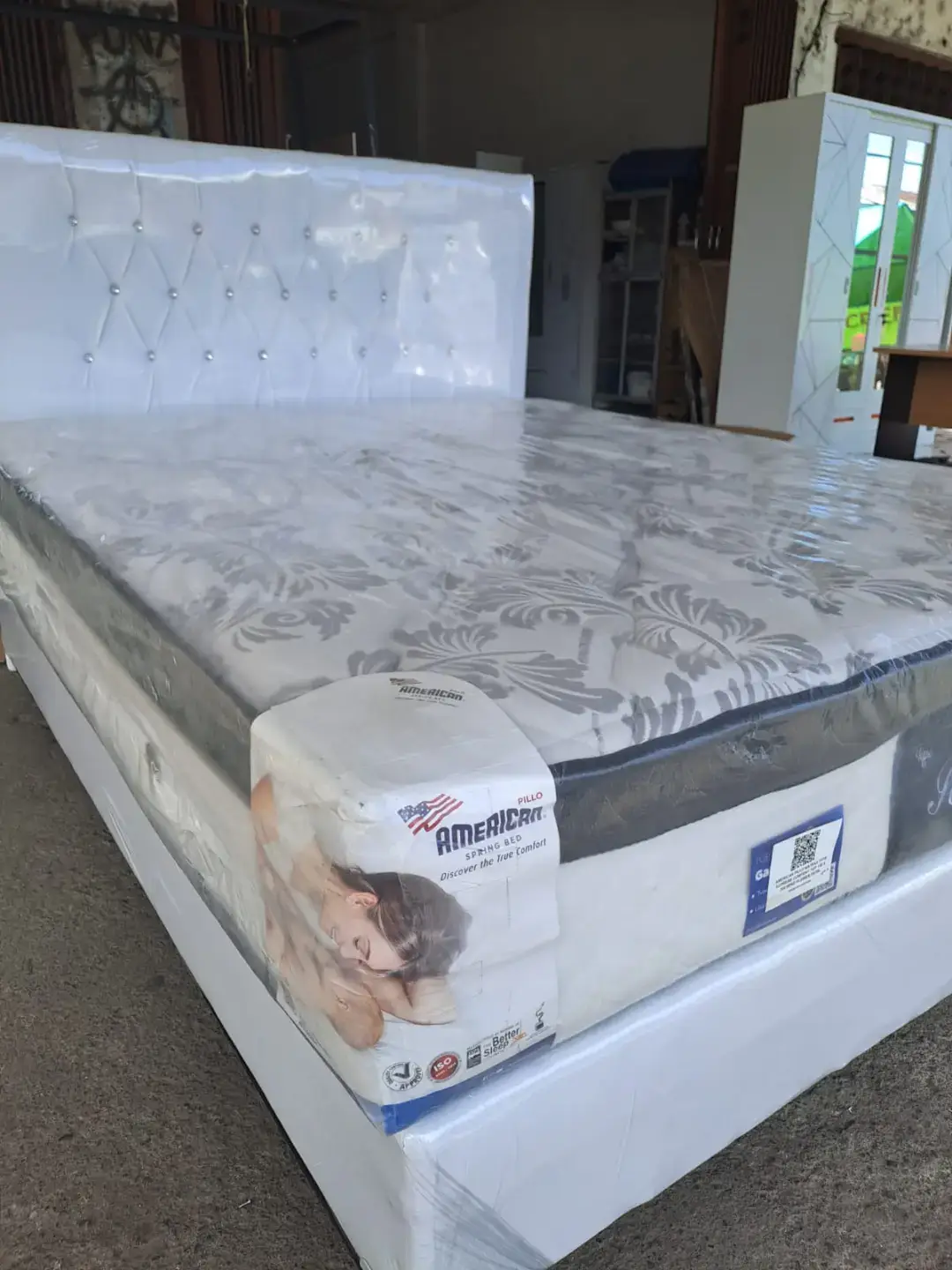*Bedset American Supreme Pillowtop* • Ketebalan 30cm • Garansi 20 Tahun •bisa request warna divan Ukuran; 120x200  140x200  160x200  180x200  *Free Ongkir Seluruh Lombok* *WA 👉083863187995 #foryoupage #foryou #fyp #fypシ #garansi #cod #gratisongkir #freeongkirselombok #bedsheets #springbed #divan #lombok #lombokfyp #harusfyp 