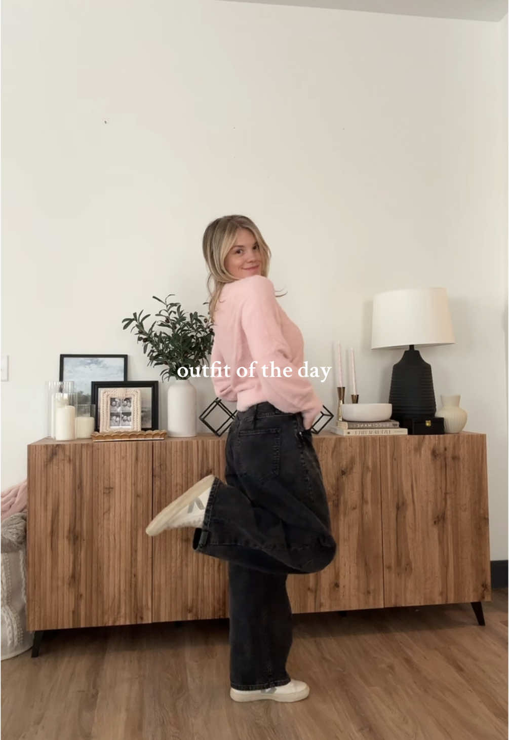 outfit of day!! loving this pink sweater from @Banana Republic 💕💕 perfect for valentine's day paired with barrel jeans! #outfit #outfitinspo #outfitideas #winteroutfit #casualstyle #pinksweater #outfits #outfitoftheday 