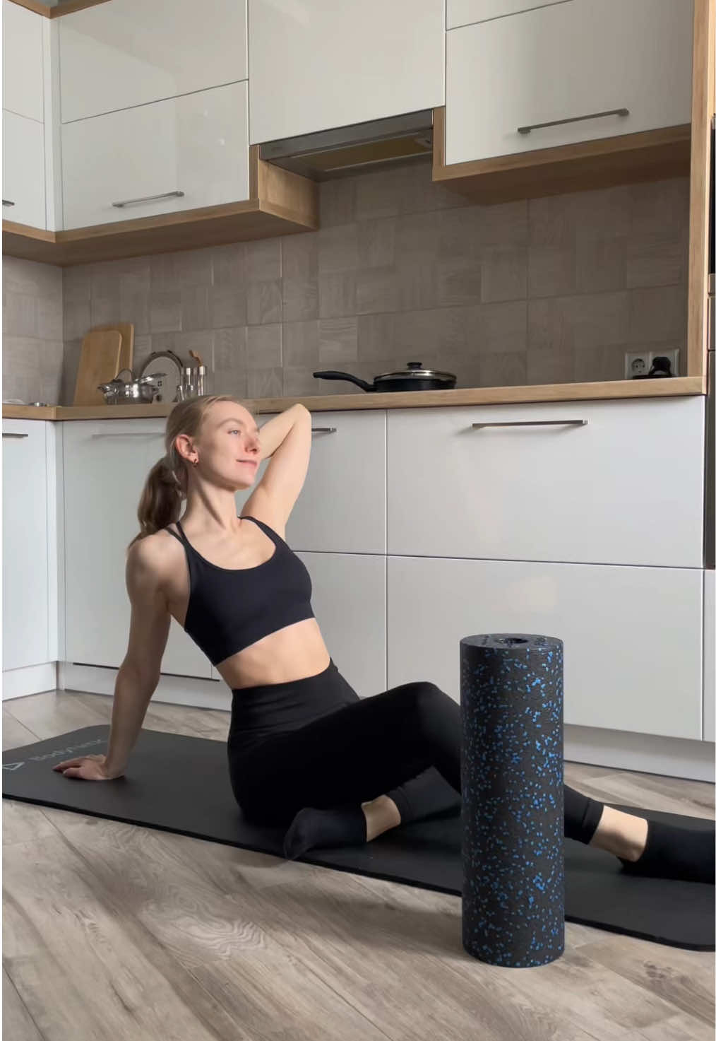 MFR (Myofascial Release) is a self-massage technique using a massage roller (foam roller). It helps relieve muscle tension, improve flexibility, and speed up recovery after workouts. Just a few minutes of foam rolling can make a big difference in how your body feels and moves. Try this quick routine at home❤️ Rules for safe foam rolling: ✅ Roll over muscles, not bones or joints. ✅ Focus on tight areas, but don’t rush - move slowly. ✅ Relax your muscles while rolling for better effect. ❌ Avoid rolling directly over joints and lower back. ❌ Be extra careful in the upper neck area. ❌ Do not roll over inflamed or injured areas. Do you use MFR in your training? Let me know in the comments. #myofascialrelease #foamrolling #mobilitytraining #flexibility #recoveryworkout #SelfCare #самомассаж #fullbodyworkout #homeworkout #мфр #fitnessroutine #stretching #mobility #foamroller