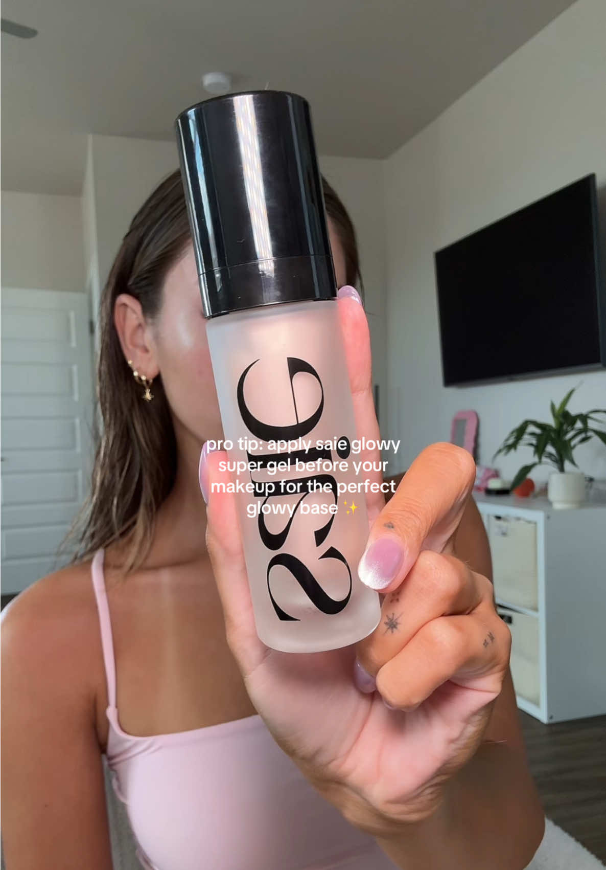 my new holy grail product 💗 @Saie  #saiebeauty #glowysupergel #dewydrops #glowy #glowymakeup #glowymakeupproducts #dewymakeup #cleangirlmakeup #makeuptips #beautytips #holygrailproducts #holygrailmakeup #trendingbeauty #viralbeauty 
