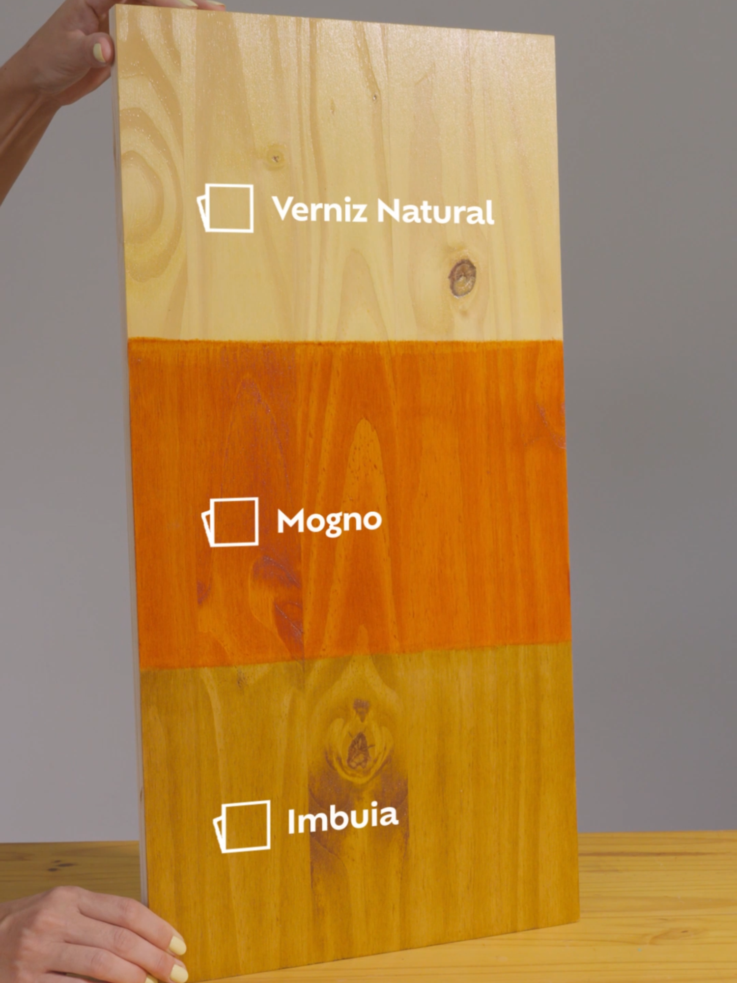 Você conhece as cores dos vernizes da Suvi? ✨ Aplicamos o Suvinil Verniz Proteção Tripla Base Água. É uma tinta verniz que já vem pronta para o uso! Realça a cor ✅, dá brilho ✅ e protege as superfícies de madeira em ambientes externos e internos ✅ Disponível no acabamento brilhante e em 3 cores: Verniz Natural, Imbuia e Mogno 🏠 E aí, qual é a sua cor preferida? #suvinil #verniz #cores #madeira #pinturaemmadeira #reforma