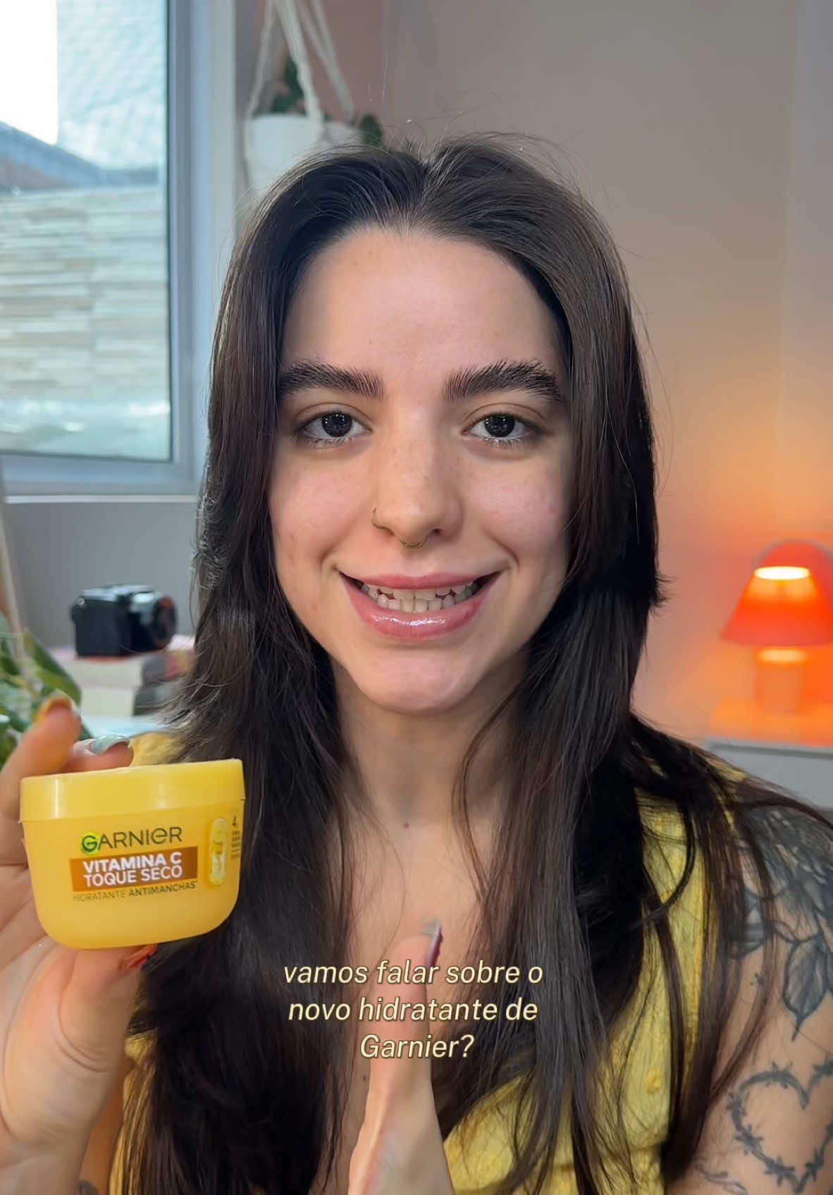 Segue a legenda ajustada: Não é atoa que o Vitamina C Toque Seco é o queridinho de todos né? É realmente coisa de outro mundo. Estouuu viciada!  #HidratanteGarnier #ToqueSecoVitaminaC #Publicidade