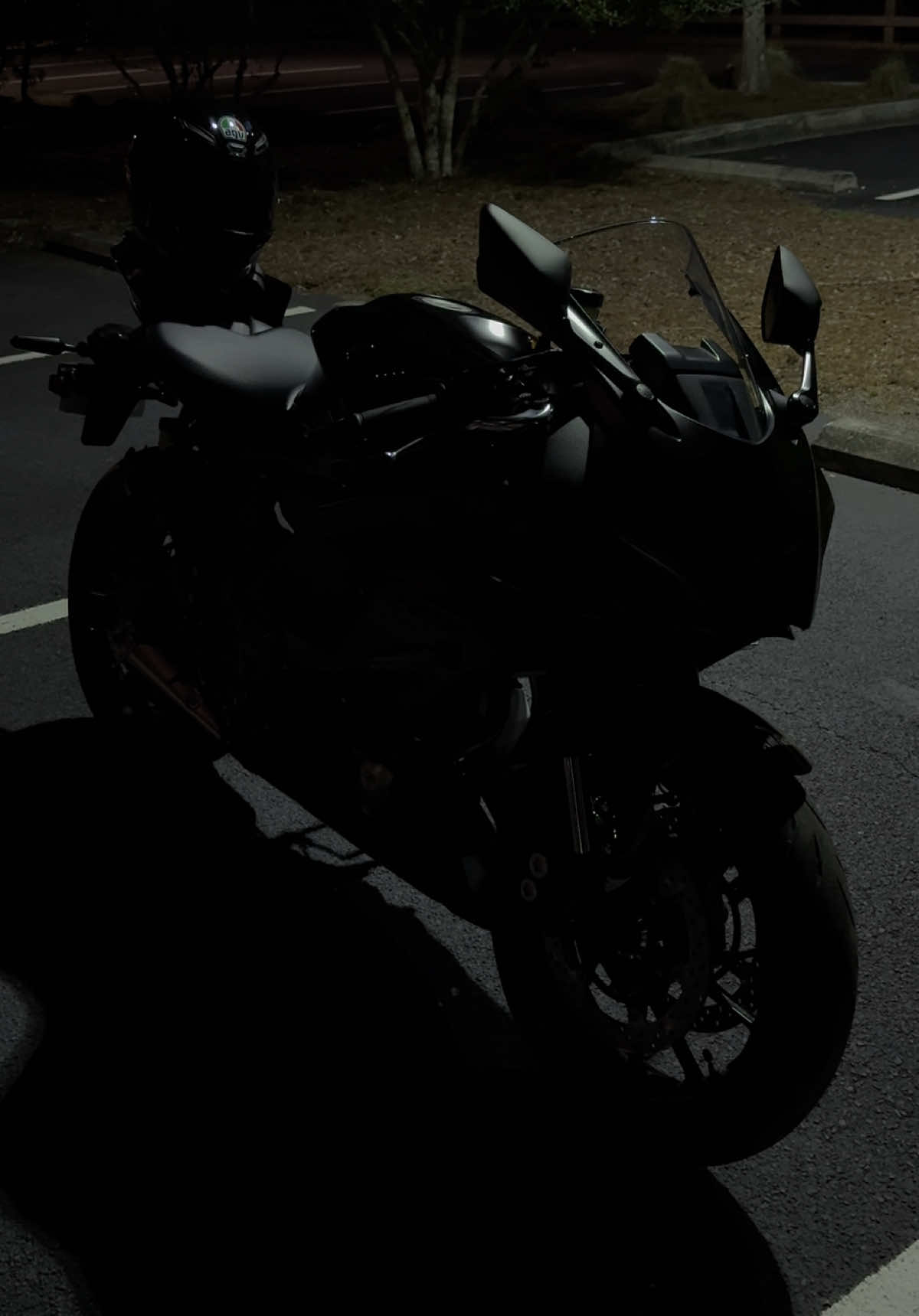 Dark asthetic ✨ #yamahar7 #yamaha #r7 #2025r7 #2025yamahar7 #sportbike #fypp #bikesoftiktok #fyp #fyppppppppppppppppppppppp #motorcyclesoftiktok #motorcycle 