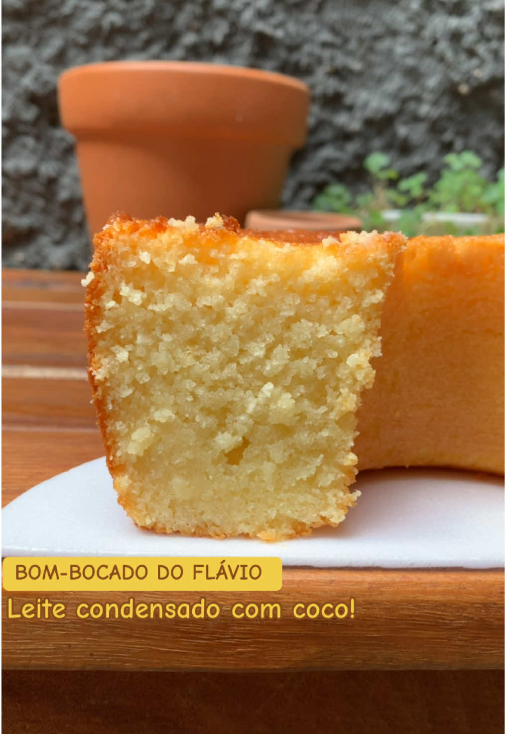 Bom-bocado do Flávio não tem igual!!! Pode passar uma café que ele vai garantir seu lanche da tarde! O Melhor Bolo Caseiro Tem Nome! #bolo #leitecondensado #coco #sabor 