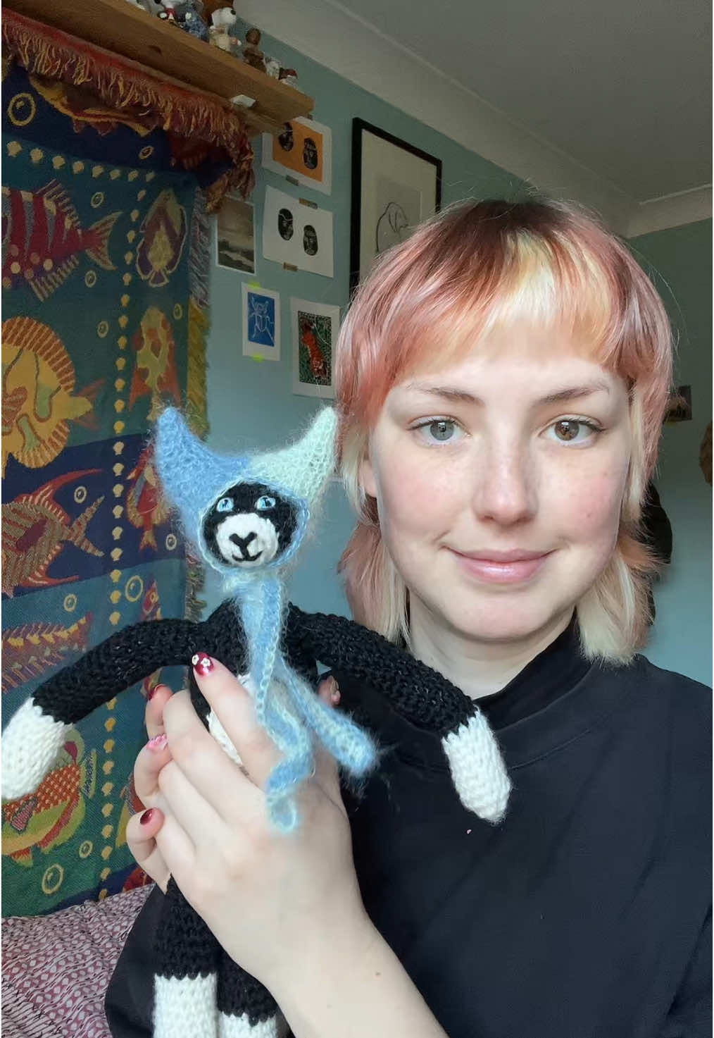 Alsoooo I’ve moved my room around so we can hangout in bed now <3 #crochet 