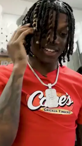 Jameson Williams held down Raising Cane’s 🤣