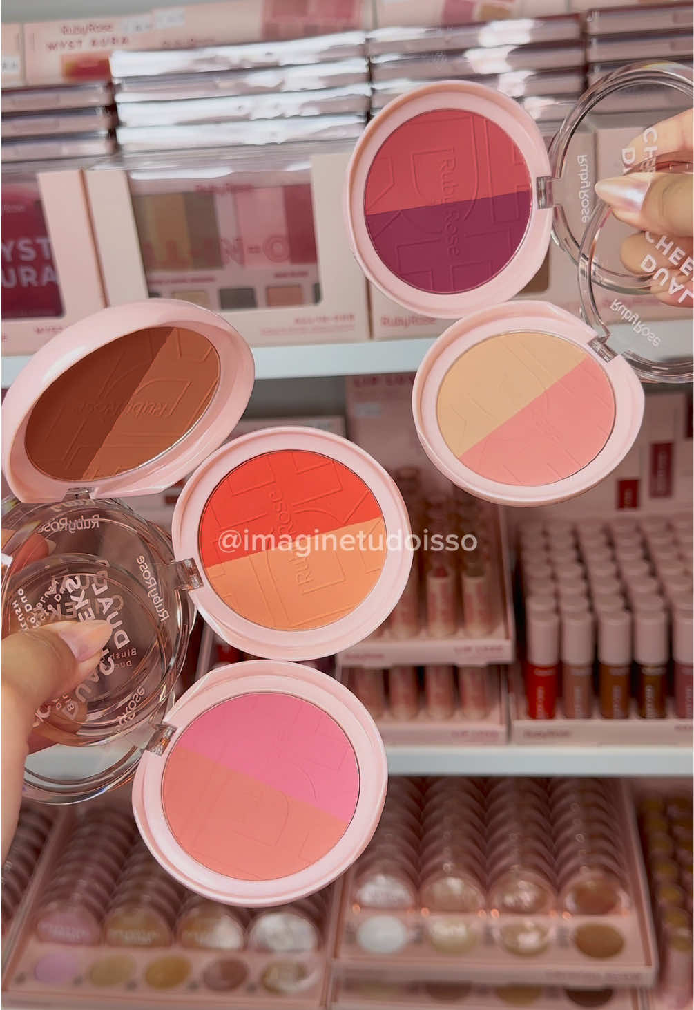 A maciez e pigmentação desse blush é sem igual! 🩷🤌🏻 Disponível em www.imaginetudoisso.com.br  Cupom: 10IMAGINE  @Ruby Rose  Para revender Ruby Rose e Melu fale com a @Union Distribuidora 🤝🏻 #maquiagem #rubyrose #blush