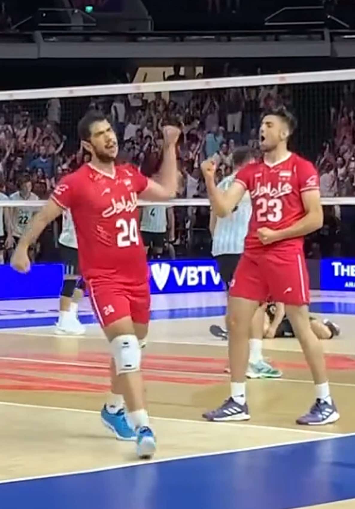 Tensions running high at the VNL 2023! Argentina 🇦🇷 and Iran 🇮🇷 leaving it all on the court Follow @elevateyourselfofficial for more inspirational and educational volleyball content! #vnl #vnl2023 #volleyball #volleyballworld