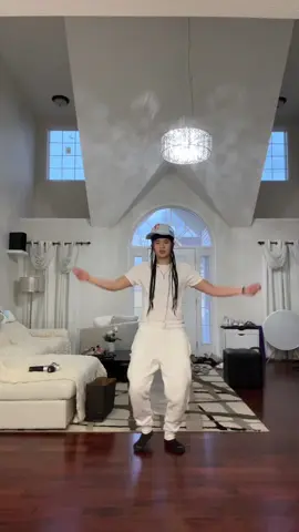 Fav sound 😂😂#trippingout #tripout #selena #trippingout #dontletthisflop #dance #fyp #runitup 