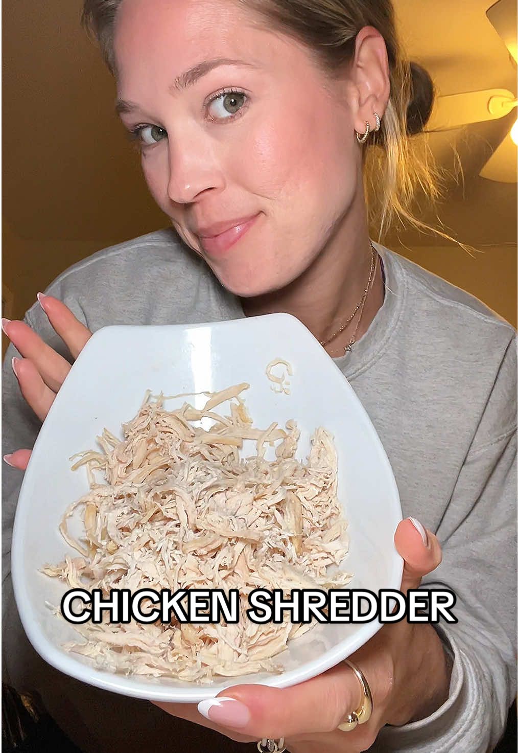 HOW COOL IS THIS!? I’m amazed how quick and easy this was 😅 #KitchenHacks #kitchengadgets #cooking #chickenshredder #shreddedchicken #viral 