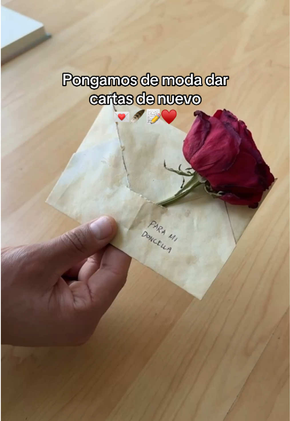Los detalles para enamorar a una mujer son atemporales 🫀💌🕰️ #carta #rosa #pareja #doncella #dame 