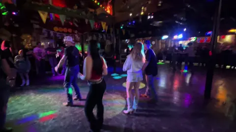 @Gabby @P the three chaos #dance #fyp #linedancing #2025 #losecontrol 