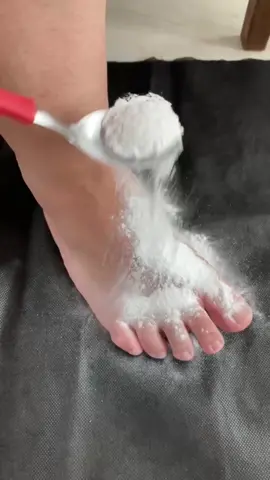 The power of baking soda on my feet! #tips #LifeHack #tipsandtricks #secret #soda #feet #fyp #usa🇺🇸 