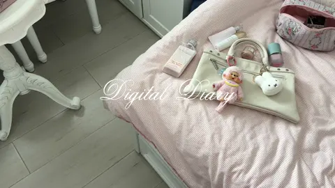 homebody szn #RoomTour #quietlife #homebody #Vlog #coquette #roomdecor #dollette #essentials #whatsinmybag #dayinmylife #morningroutine #skincare #Lifestyle 
