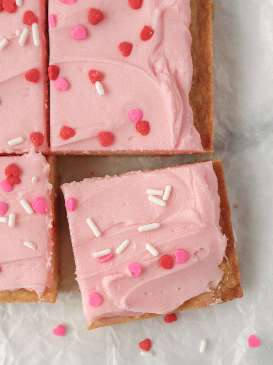 Valentine's Day Sugar Cookie Bars ♥️💕 #dessert #baking #valentinedessert #valentinesdaybaking #ValentinesDay #sugarcookiebars 