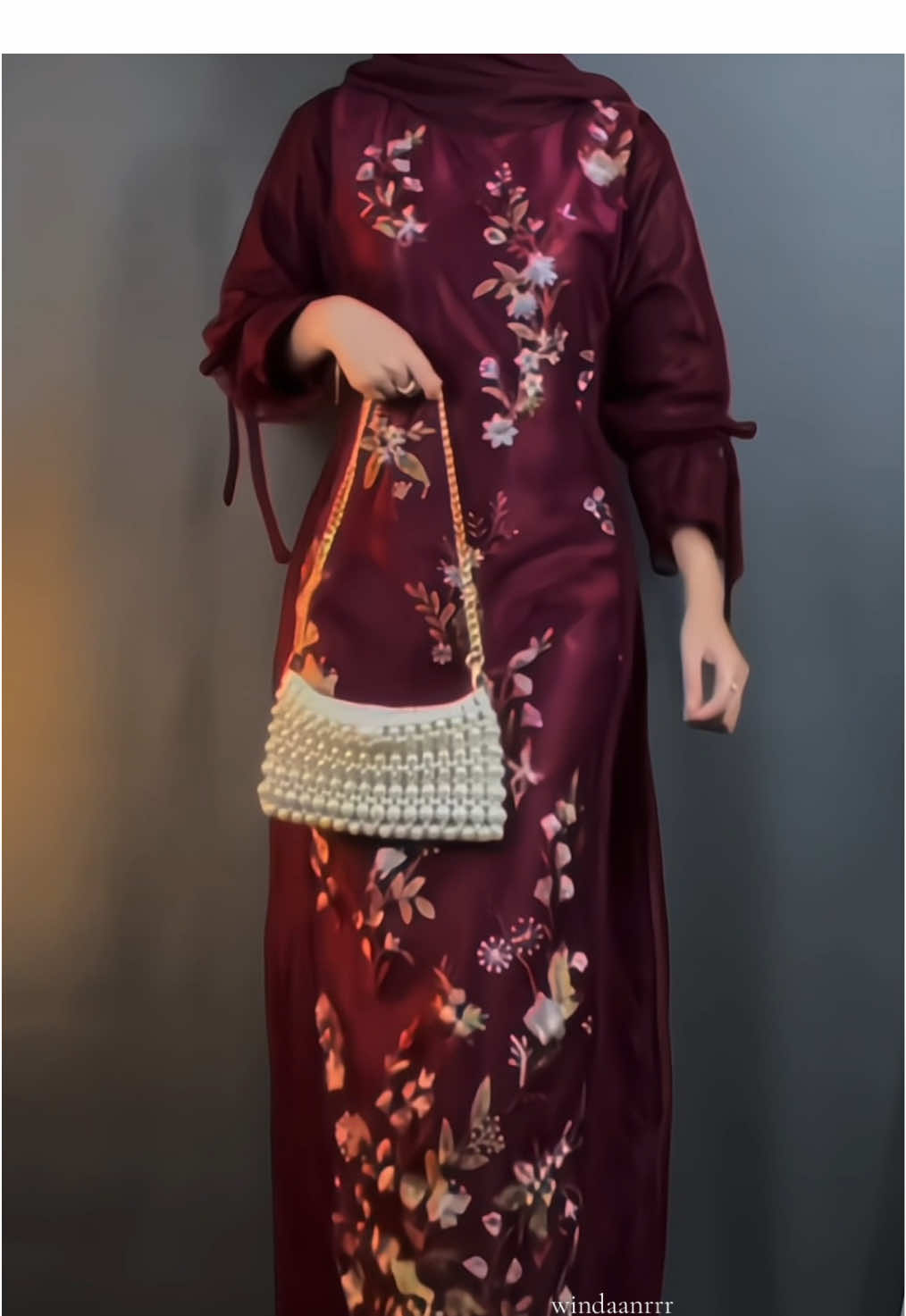 rekomendasi dress cantik lagii ✨🌷🌸 #gamisbrukat #gamisburgundy #dressbrukat #gamislebaran #dressburgundy #gamiskondangan #outfitlebaran 