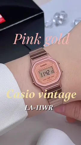 💖 CASIO LA-11WR-5ADF 💖 ✨ นาฬิกาดิจิตอลโทนชมพูโรสโกลด์ สุดคิ้วท์! ✨ 💓 ดีไซน์วินเทจ แต่สไตล์ล้ำยุค! ใส่ง่าย แมทช์ได้ทุกลุค ⏳ ฟังก์ชันครบ! ตั้งปลุก จับเวลา กันน้ำเบา ๆ 📏 ขนาดเล็กกะทัดรัด ข้อมือเล็กใส่สวย ไม่เทอะทะ 💖 สีโรสโกลด์ละมุน ๆ ใส่แล้วมือดูขาว ดูแพง 🎁 ของขวัญที่แฟนเห็นแล้วต้องกรี๊ด! 💘 ซื้อให้แฟนถูกใจ 100% น่ารักเกินต้าน! 🛒 สั่งซื้อของแท้ 100% ที่ narikapuy บน TikTok ได้เลย! #CasioVintage #นาฬิกาสายหวาน #ของขวัญให้แฟน #MustHave