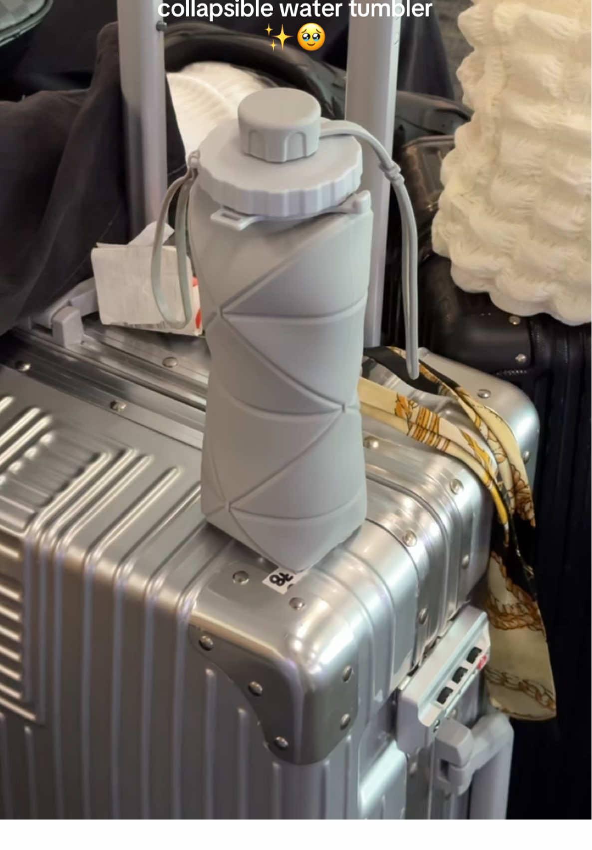 perfect talaga to lalo sa mga tinatamad magdala ng mabigat na tumbler 😅 #collapsibletumbler #foldablewaterbottle #travelfriendly #10kstepsaday #studentfriendly 