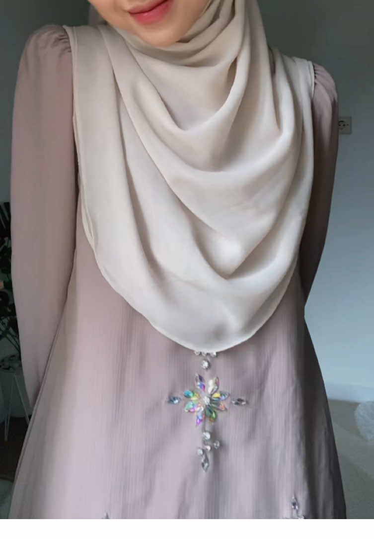 Feeling beautiful with malaysian style #malaysianstyle #kurungmelayu 