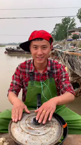 Chinese Fisherman Seafood Mukbang Cooking & Eating Fresh Caught Big Lobster