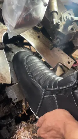#shoes#safetyshoes#laborinsurance #laborshoes#workshoes#safety#labor#protective#outdoor#work#construction#factory#manufacture#funny#dmoversea #lkztiktok 