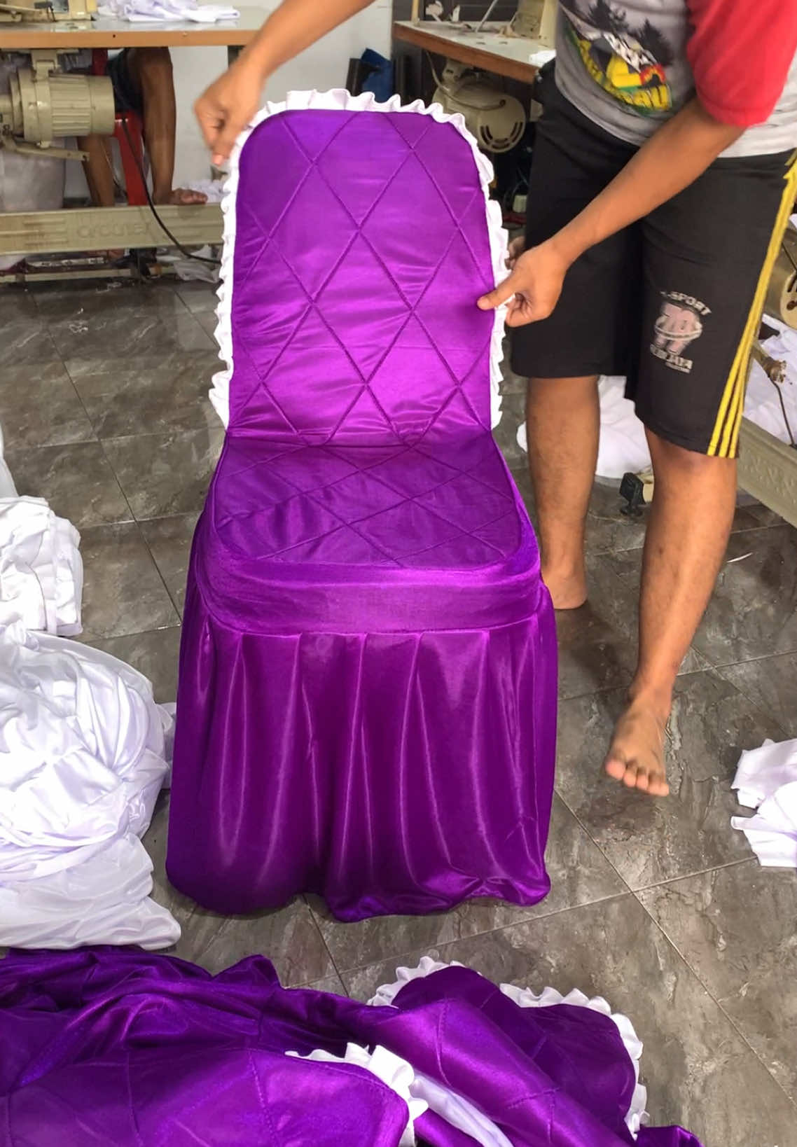 FUTURA sarung kursi vip dan hotel pakai busa dan pita belakang #sarungkursimurah #perlengkapanpesta #sarungkursi #fyp #futura #futurasusun #sarungkursifutura 