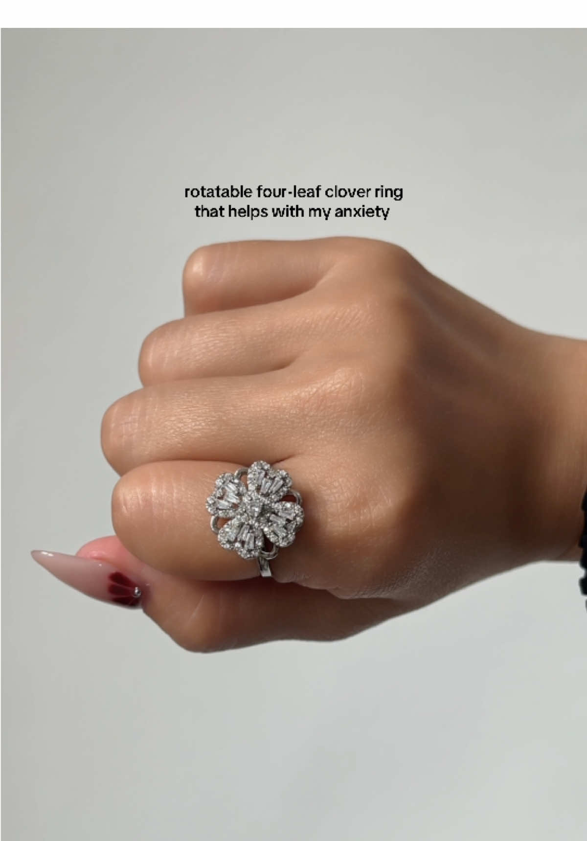 Rotatable four/leaf clover ring #rotatablering #spinnerring #fourleafcloverring #anxietyring #fidgetring #anxietyrelief #rings #viralproducts 