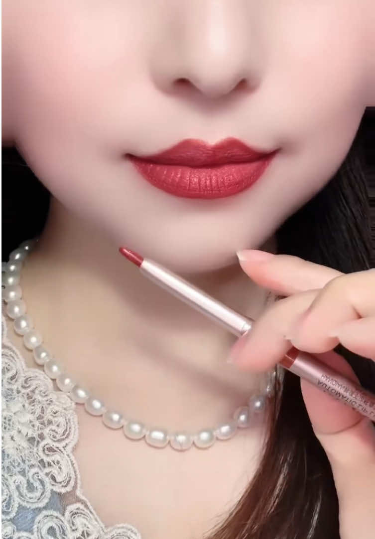 Sexy lipstick tutorial #Popular #lipstick  #lipstickrecommendation  #lipstickrecommendations  #lipsticktutorial  #lipsticks  #trending  #viralvideo  #foryoupage  #lipglos  #fyp 