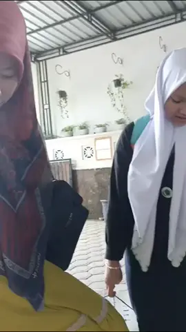 Alhamdulillah diparingi lancar  anggenipun tholabul ilmu, tahun pertama sdh terlewati  Semoga diparingi lancar Ditahun2 berikutnya  Membawa manfaat & Barokah fiddunya hattal Akhirah Aamin 🤲 🙏😍  