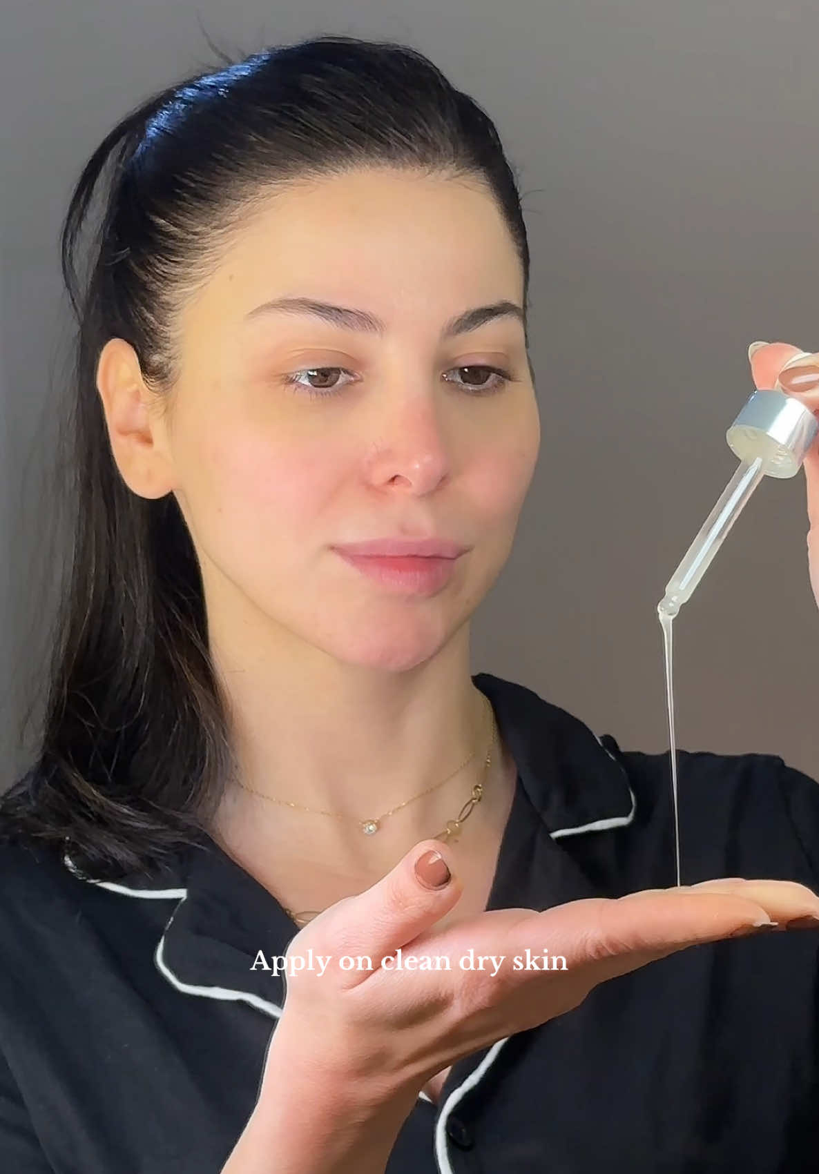 بعد في ٢ فينا ندمجون مع الجلايكولك اكتبولي اذا بتعرفوهن🤗 . . #glycolicacid #niacinamide #hyaluronicacid #العناية_بالبشرة #skincare #nighttimeskincare 