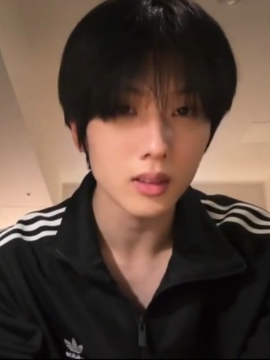 jisung night changes😭😭😭