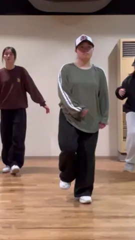 激ムズだけどこのコレオ楽しいの😻🫶🏻✨ #LilBaby #Stuff #TravisScott #feat #StufffeatTravisScott #dance #ダンス #06 #jk3 #ljk #fyp #おすすめ #2025 #冬 #winter #毎日投稿  @Lil Baby @Travis Scott 