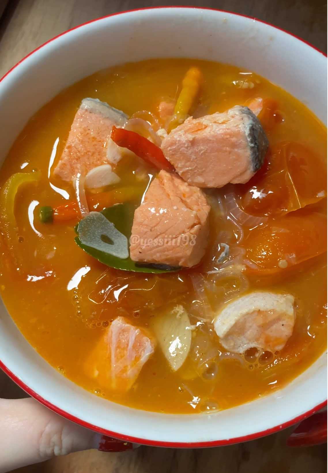 Comfort food, hangat dan seger plus sehat #soun #tomat #soup #salmon #cooking #resepsimple #masaksendiri #masakdirumah #healthyeating #realfood #cookwithme #suptomat #fyp #fypシ #xyzbca #masukberandafyp 