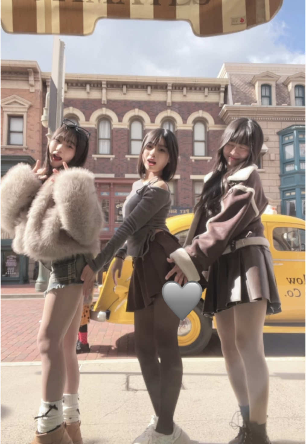 3人でユニバ行ってきたよ👶🏻ྀི #13y #sjc #11 #fjc #fjk 