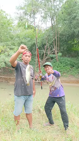 lucu lucuan sama teman yang suka guyon😊 #spot seru penuh guyon #mancing kakap putih