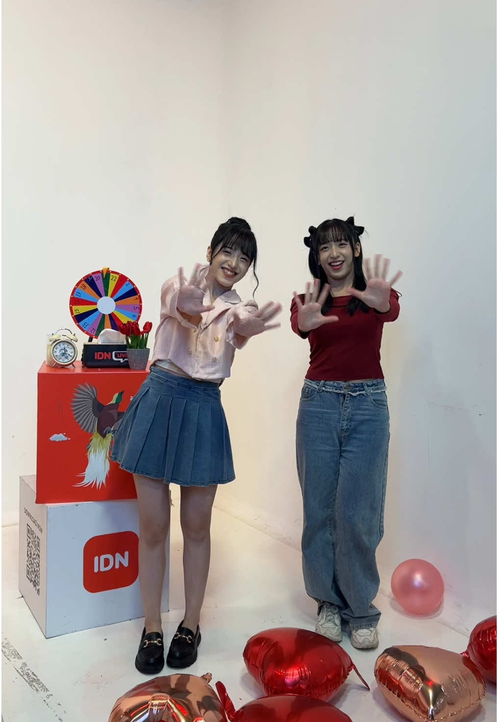 Gimana nih ngobrol bareng Daisy JKT48 & Danella JKT48? Seru nggak?🧐 Yuk, share pengalaman favorit kalian!💬 #SeruBarengIDNLive